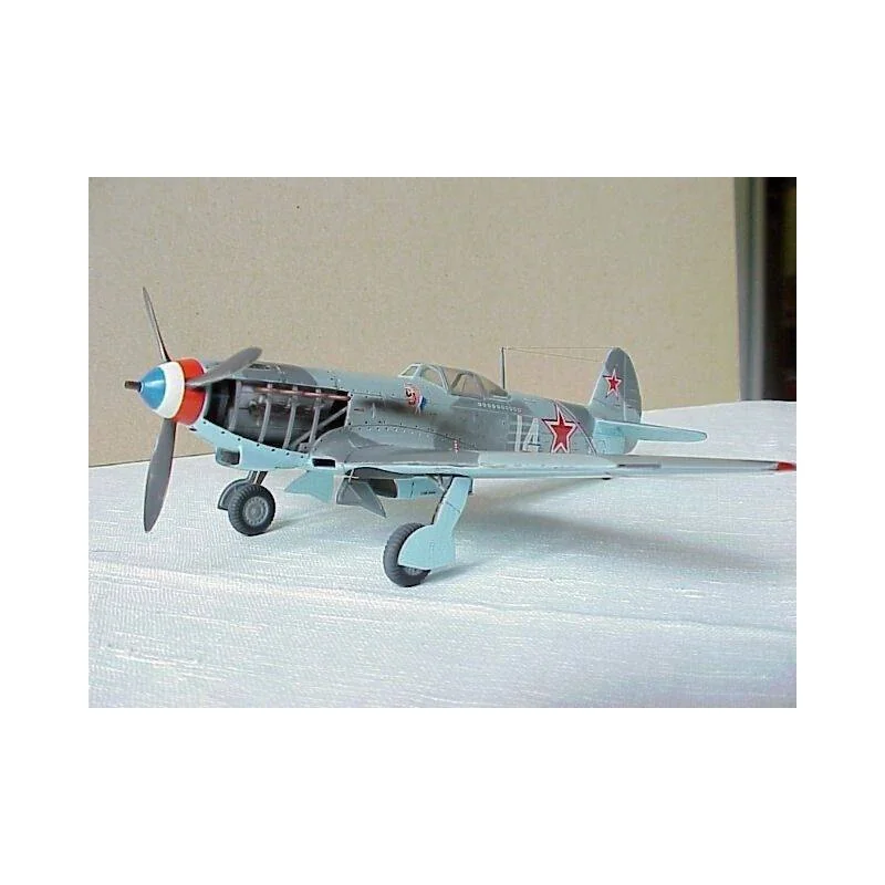 Maquette Avion Russian Fighter Yak 9dd 3 Maquette Avion Russian Fighter Yak 9dd – Image 3
