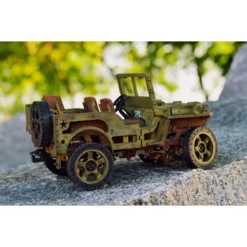 WOODEN CITY Maquette 4x4 -Modèles Jouets Magasin wooden city wr309 4x4 12